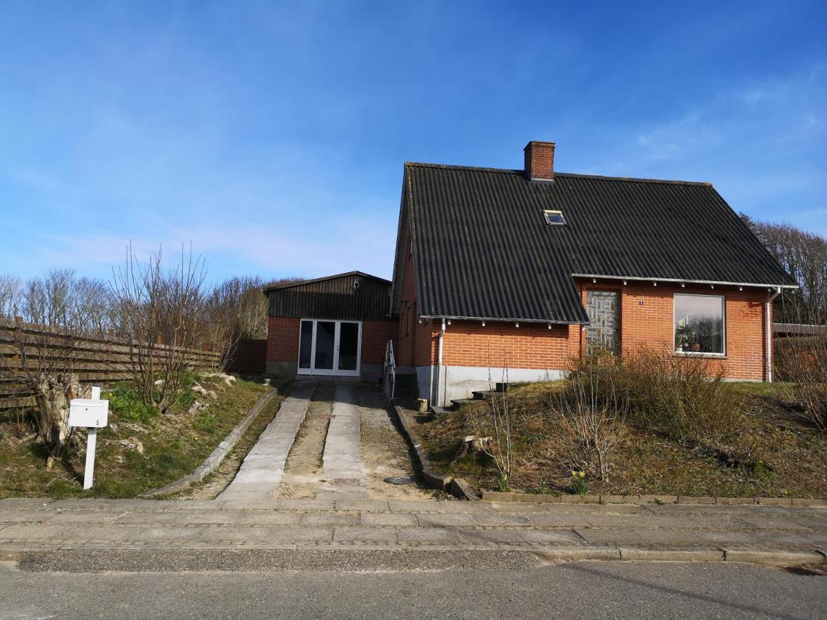 Logi I Hus Med Kunst Og Have Bed & Breakfast Vestervig Exterior photo