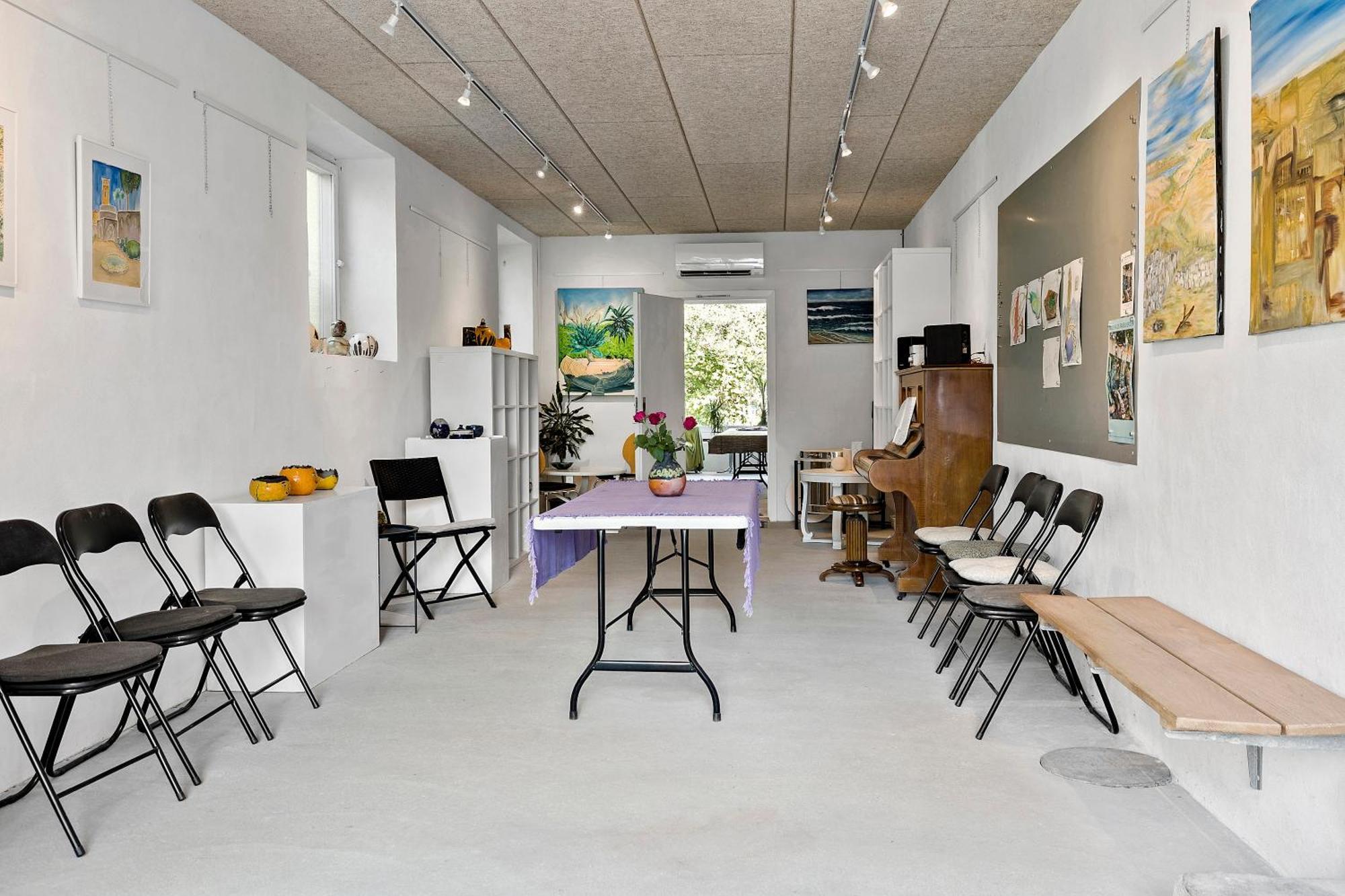 Logi I Hus Med Kunst Og Have Bed & Breakfast Vestervig Exterior photo
